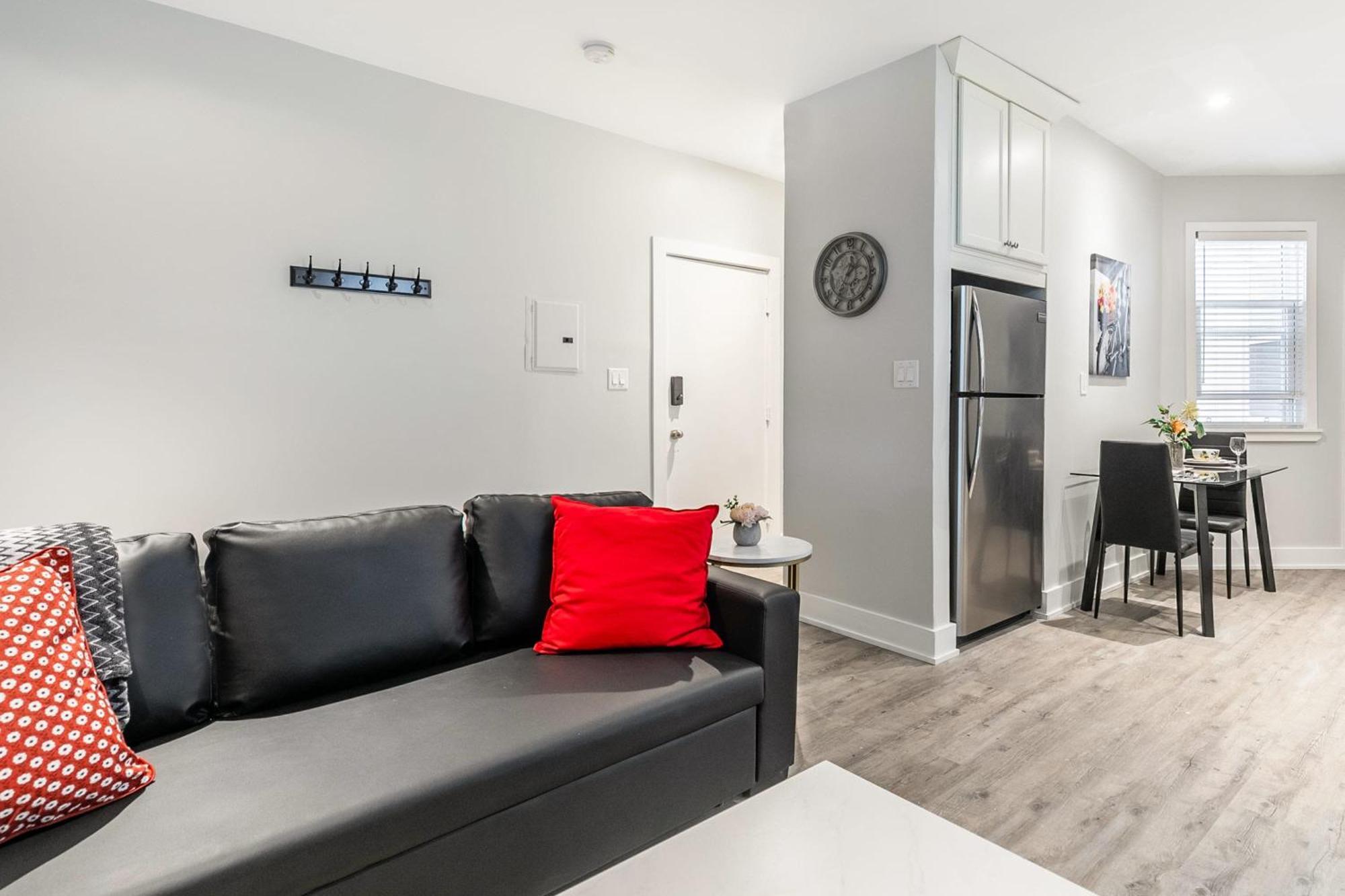 Upscale 2Br Condo With Netflix - Prime Location Hamilton Eksteriør bilde